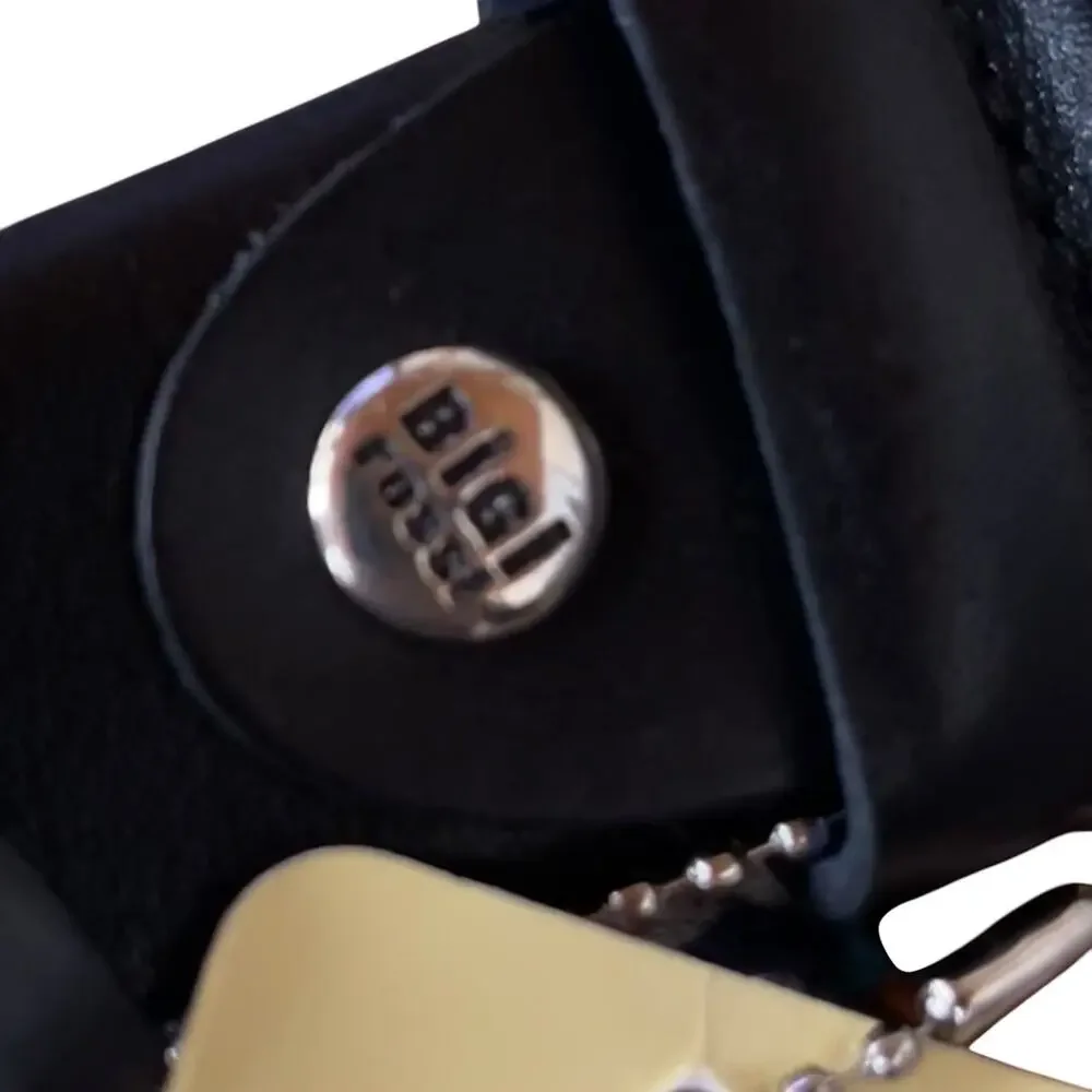 Bigi buckle hole